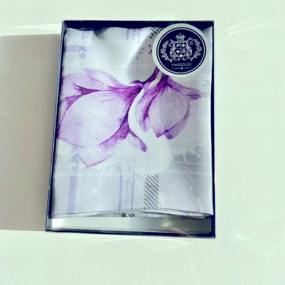 HIGHLAND FLORALS SILK SCARF, Classic Grey